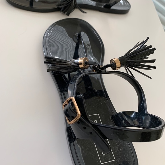 Black sandals with tassels - Picture 2 of 3